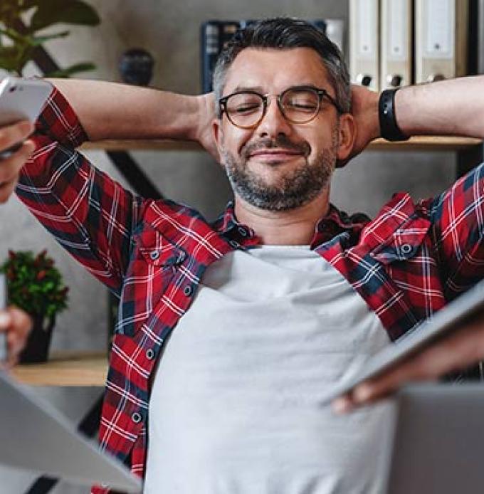 YAIR als Ihr pers&ouml;nlicher Assistent gibt Ihnen Lebensqualit&auml;t zur&uuml;ck indem Sie stressfreier durch den Alltag gehen k&ouml;nnen (Foto: &copy; InsideCreativeHouse - Adobe Stock)